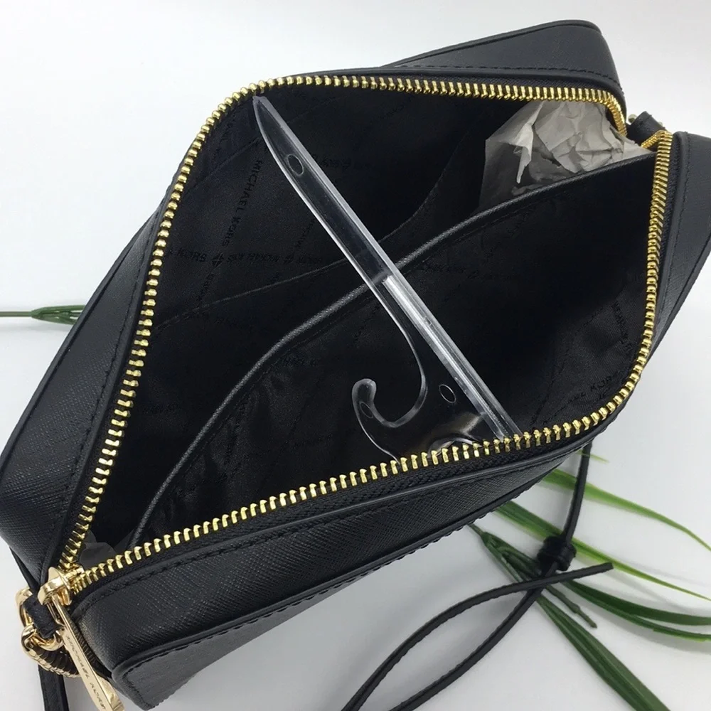 MICHAEL KORS JET SET ITEM LG EW CROSSBODY BLACK GOLD